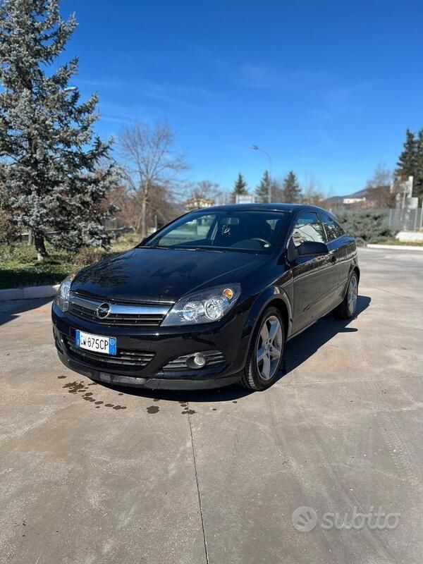 Nero Usata 2005 Opel Astra GTC Coupé | 2490 € (Buon prezzo) - Immagine 1/4