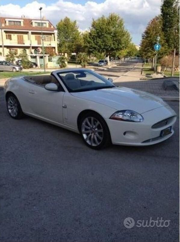 Usata Jaguar XK 256 CV (188 kW) 2009 Bianco Cabrio