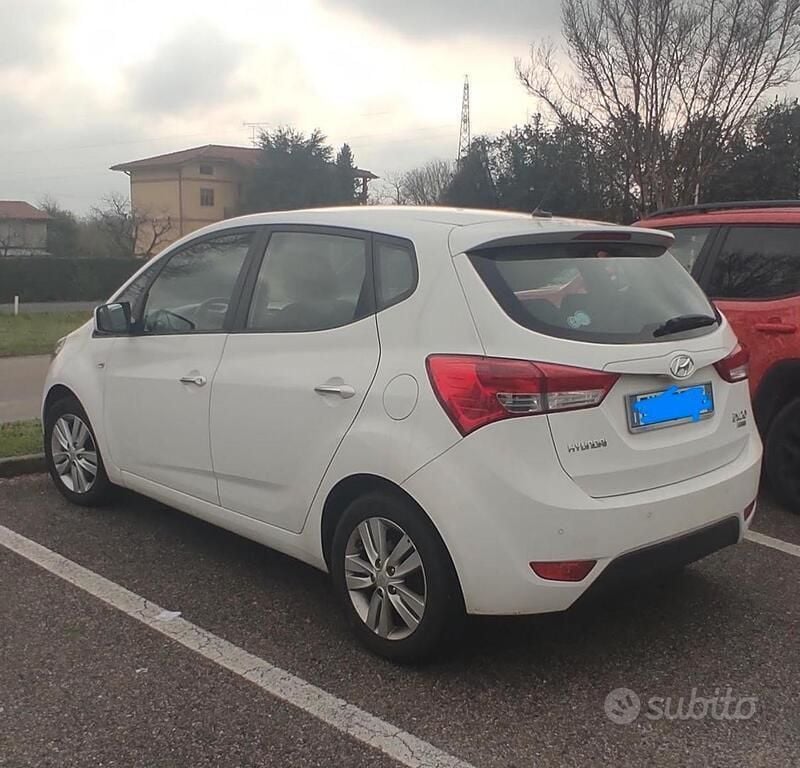 Bianco Usata 2014 Hyundai ix20 Due volumi | 5300 € (Buon prezzo) - Immagine 1/4
