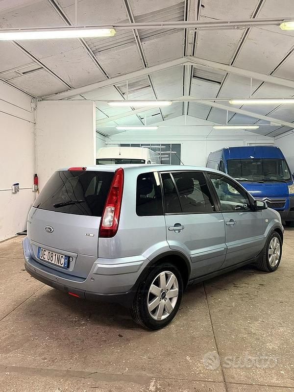 Usata Ford Fusion 90 CV (66 kW) 2006 Blu Utilitaria