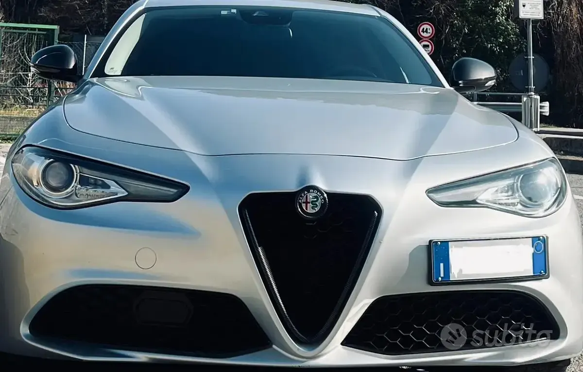 Usata Alfa Romeo Giulia Super 150 CV (110 kW) 2017 Grigio Berlina