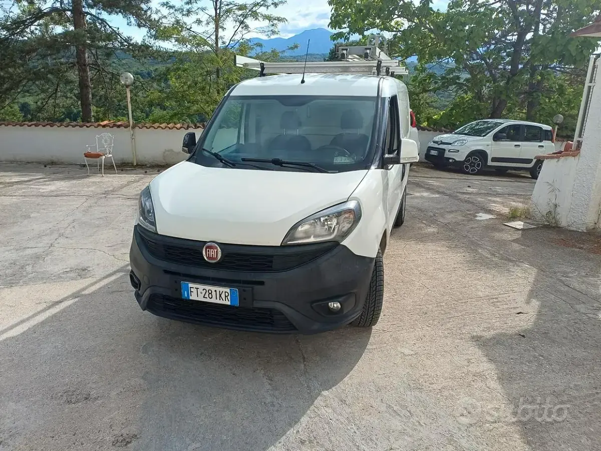 Usata Fiat Doblò 120 CV (88 kW) 2019 Bianco Monovolume