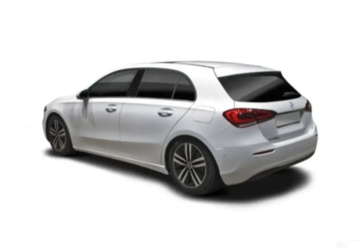 Usata Mercedes A180 116 CV (85 kW) 2021 Blu scuro metallizzato Berlina