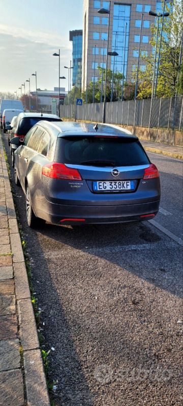 Grigio Usata 2011 Opel Insignia Station wagon | 1800 € (Buon prezzo) - Immagine 1/3