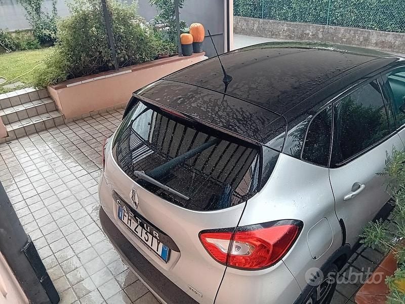 Usata Renault Captur 110 CV (80 kW) 2017 Grigio SUV