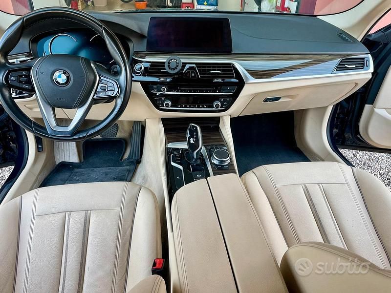 Usata BMW 520 Luxury Line 190 CV (139 kW) 2018 Blu/azzurro Station wagon