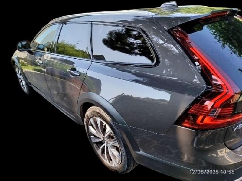 Usata Volvo V90 CC Plus 197 CV (144 kW) 2024 Platinum grey metallizzato Station wagon