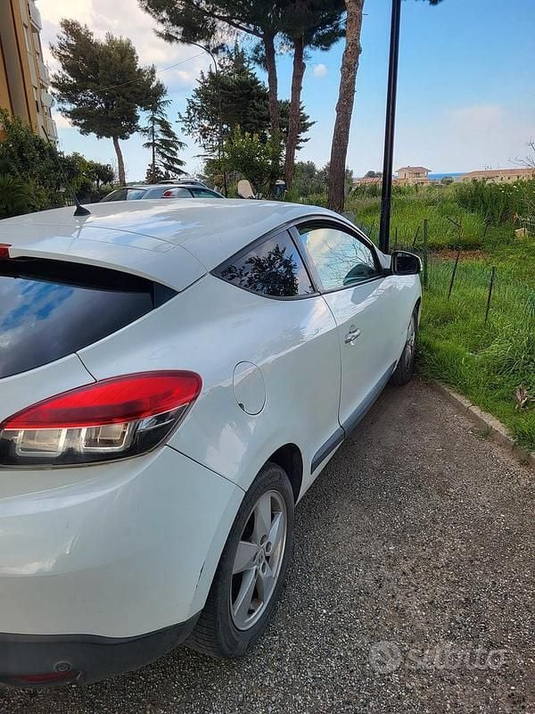 Usata Renault Mégane III 110 CV (80 kW) 2010 Bianco Utilitaria