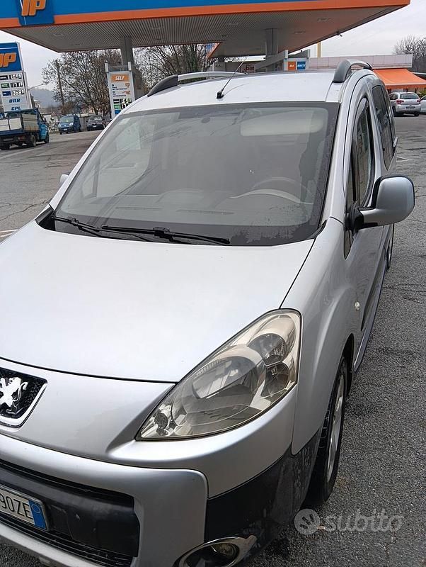 Usata 2011 Peugeot Partner Monovolume | 4000 € (Super prezzo) - Immagine 1/4