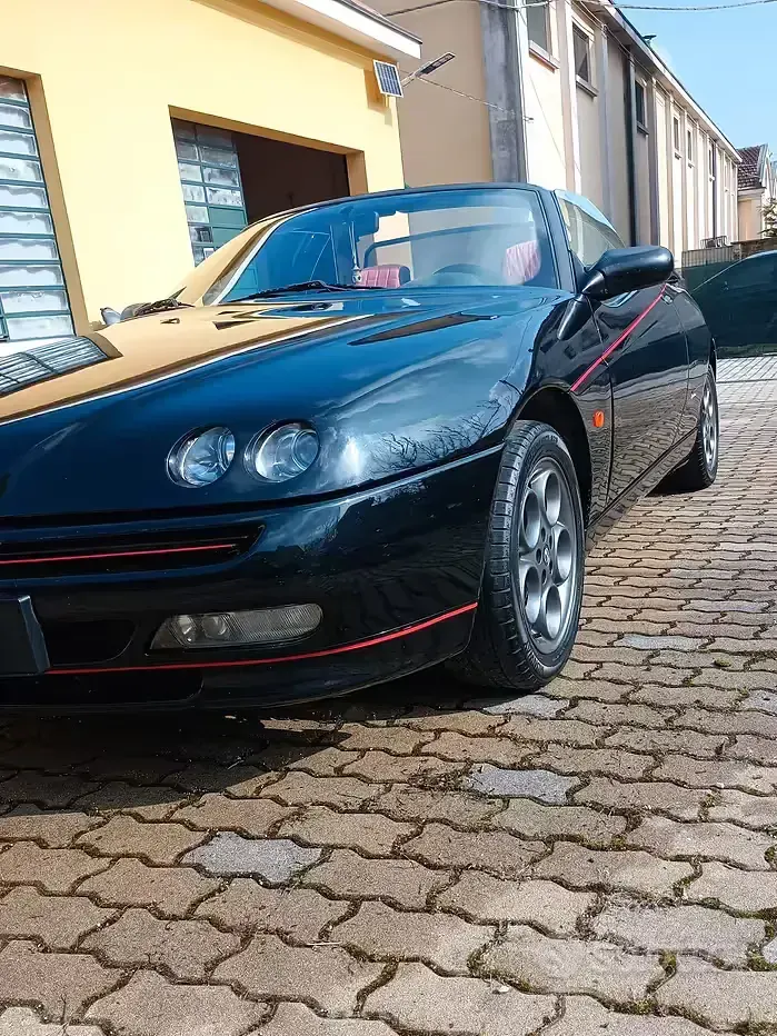 Usata Alfa Romeo Spider 144 CV (105 kW) 1999 Nero Cabrio