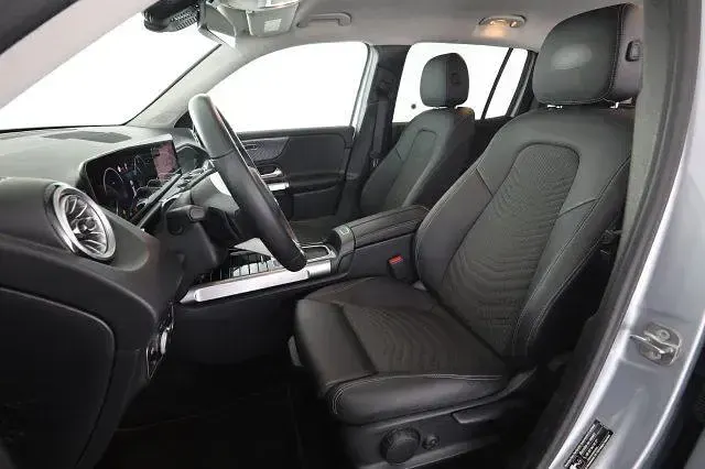 Usata Mercedes GLB200 Advanced 150 CV (110 kW) 2025 Argento SUV
