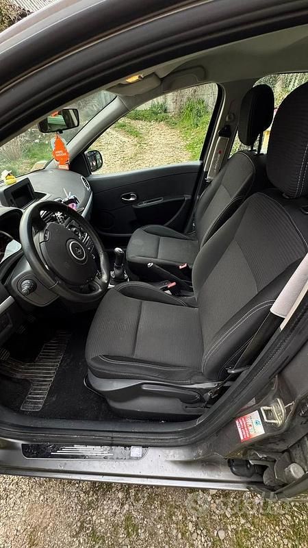 Usata Renault Clio III 75 CV (55 kW) 2012 Grigio Berlina