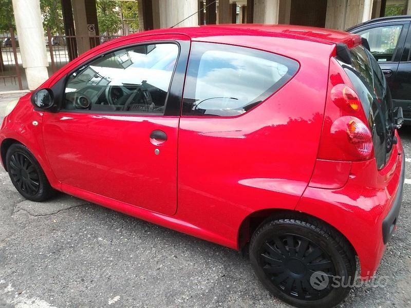 Usata Peugeot 107 68 CV (50 kW) 2006 Rosso Utilitaria