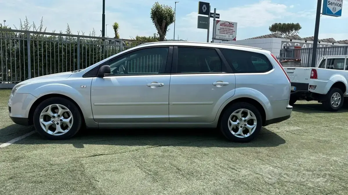 Usata Ford Focus 90 CV (66 kW) 2007 Grigio Station wagon