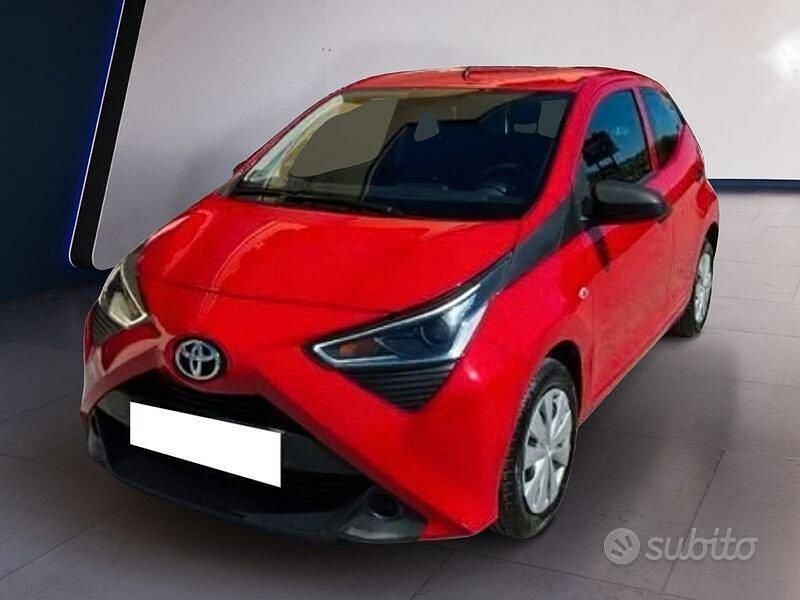 Usata Toyota Aygo Connect Style 72 CV (52 kW) 2020 Rosso Utilitaria