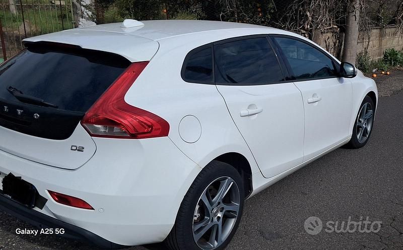 Usata Volvo V40 Kinetic 120 CV (88 kW) 2016 Bianco Berlina