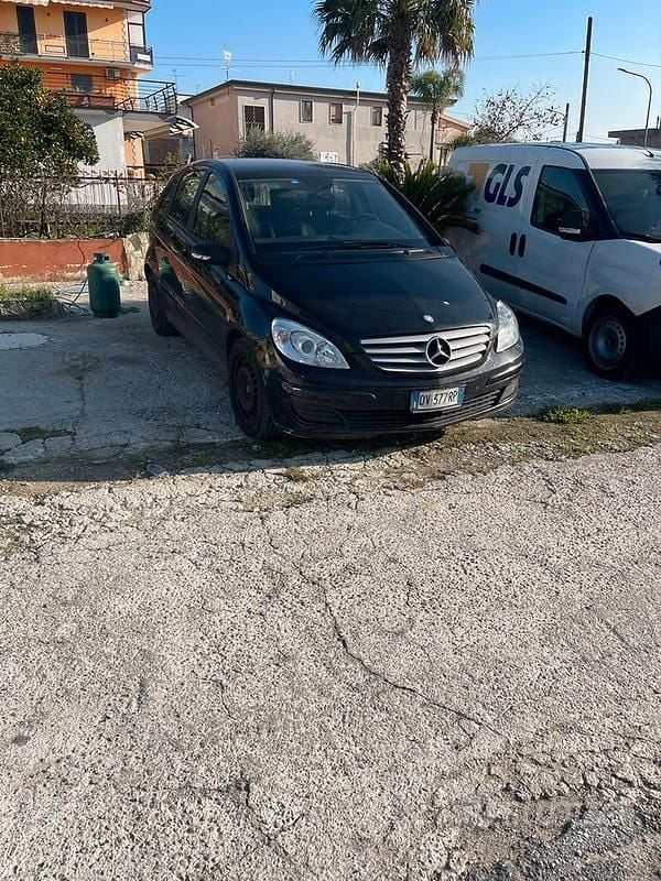 Nero Usata 2007 Mercedes B180 Monovolume | 2300 € (Buon prezzo) - Immagine 1/4