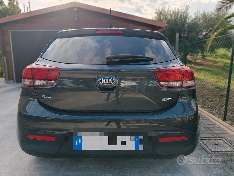 Usata Kia Rio 90 CV (66 kW) 2017 Grigio Berlina