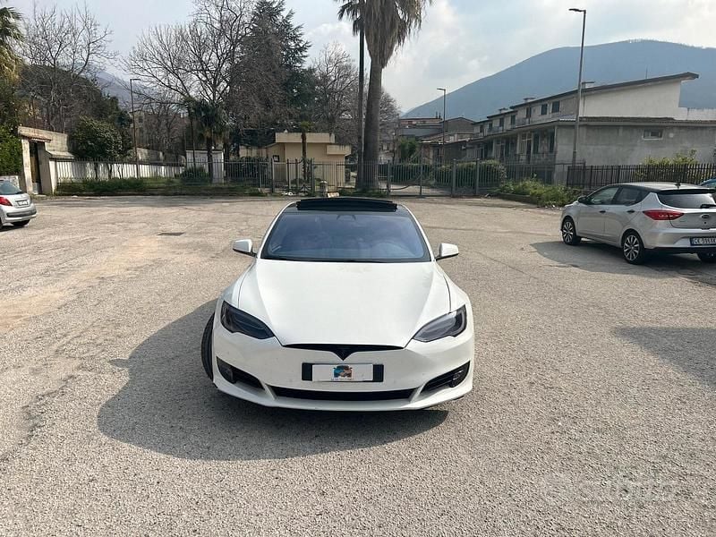 Usata Tesla Model S 157 kW (214 CV) 2018 Bianco Utilitaria