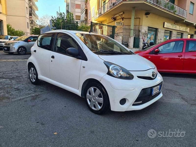 Bianco Usata 2014 Toyota Aygo Connect Style Due volumi | 5400 € (Super prezzo) - Immagine 1/4