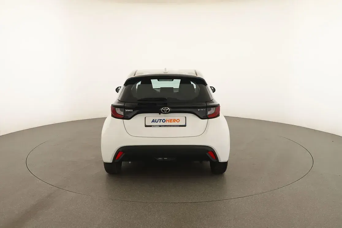 Usata Toyota Yaris Active 116 CV (85 kW) 2025 Bianco Utilitaria