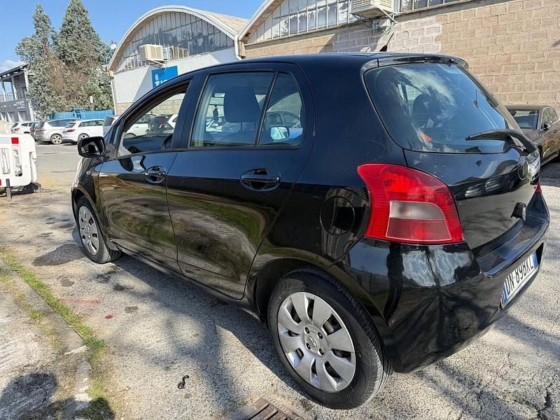 Usata Toyota Yaris 69 CV (50 kW) 2008 Blu Utilitaria
