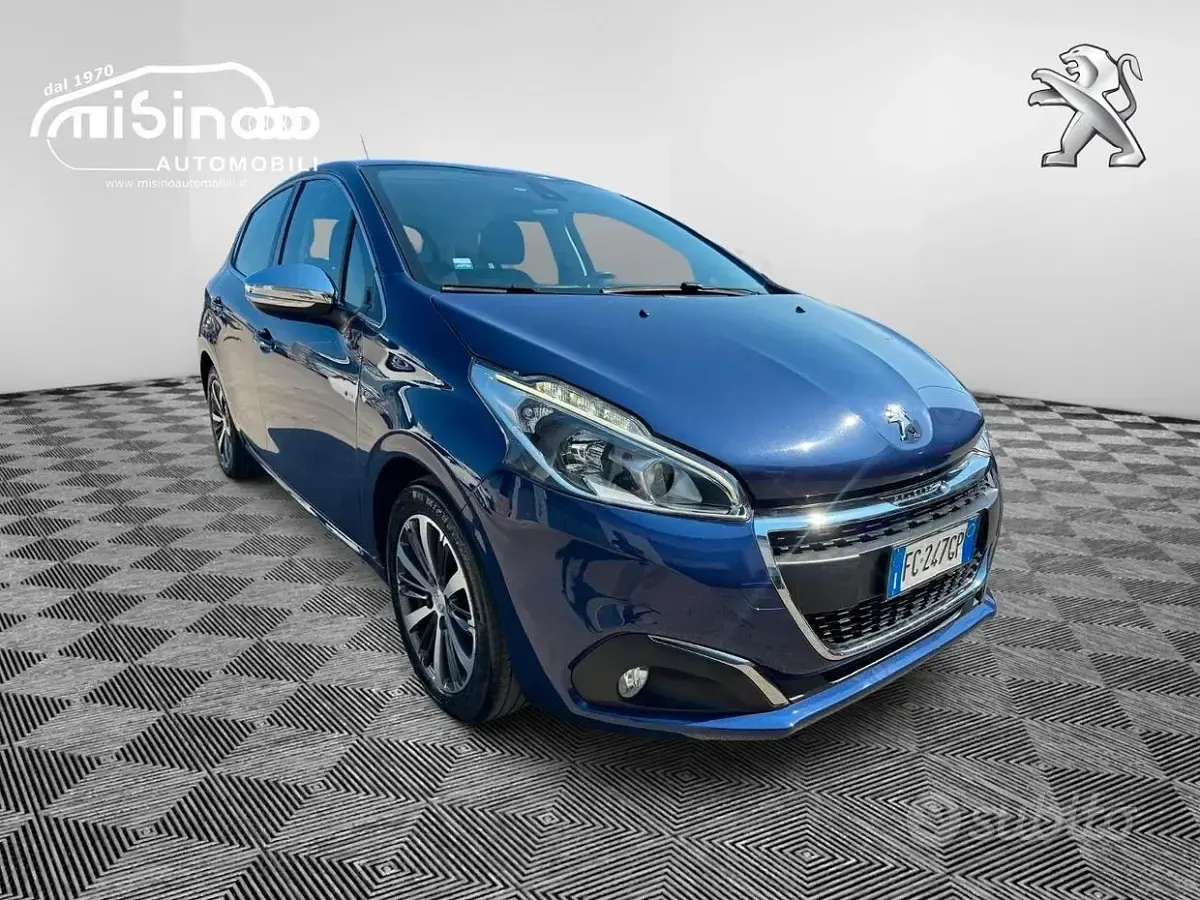 Usata Peugeot 208 Allure 75 CV (55 kW) 2015 Blu Utilitaria