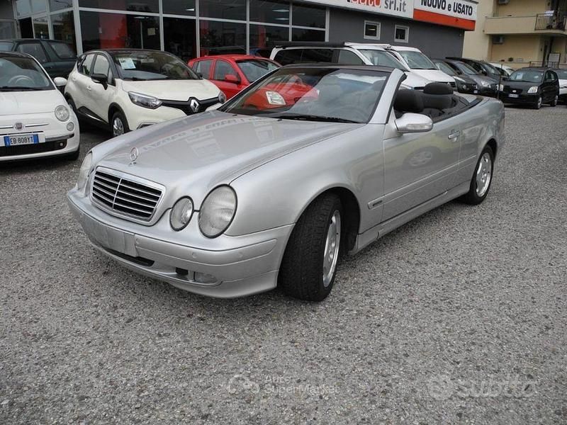 Argento Usata 2001 Mercedes CLK200 Elegance Cabrio | 9450 € (Buon prezzo) - Immagine 1/4