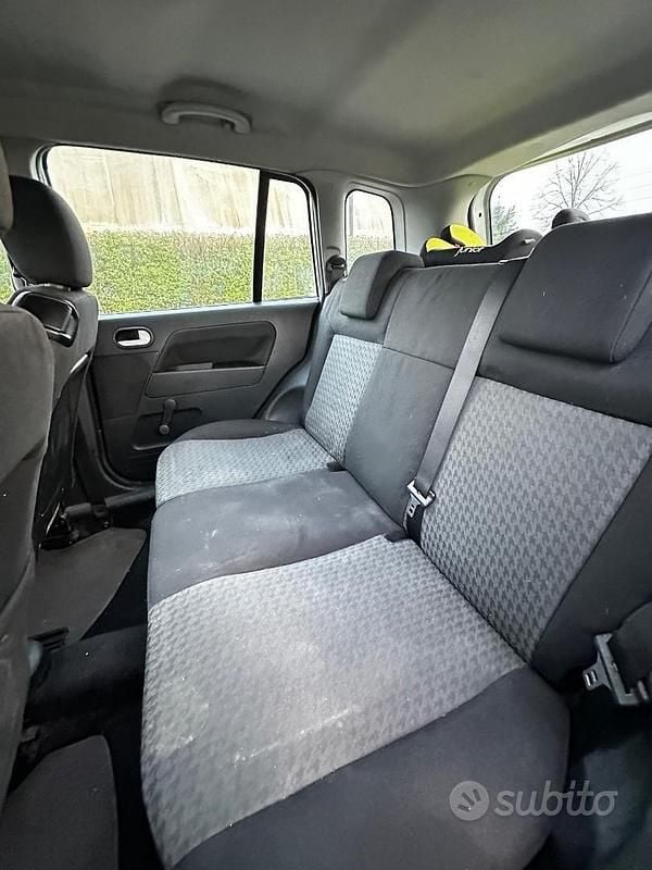 Usata Ford Fusion 80 CV (58 kW) 2004 Grigio Utilitaria