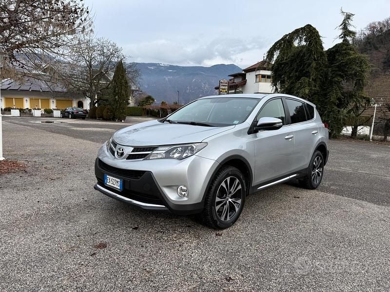 Usata Toyota RAV4 Lounge 124 CV (91 kW) 2014 Grigio SUV
