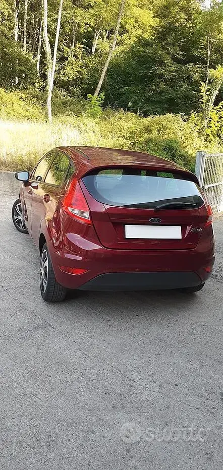 Usata Ford Fiesta 60 CV (44 kW) 2010 Rosso Berlina