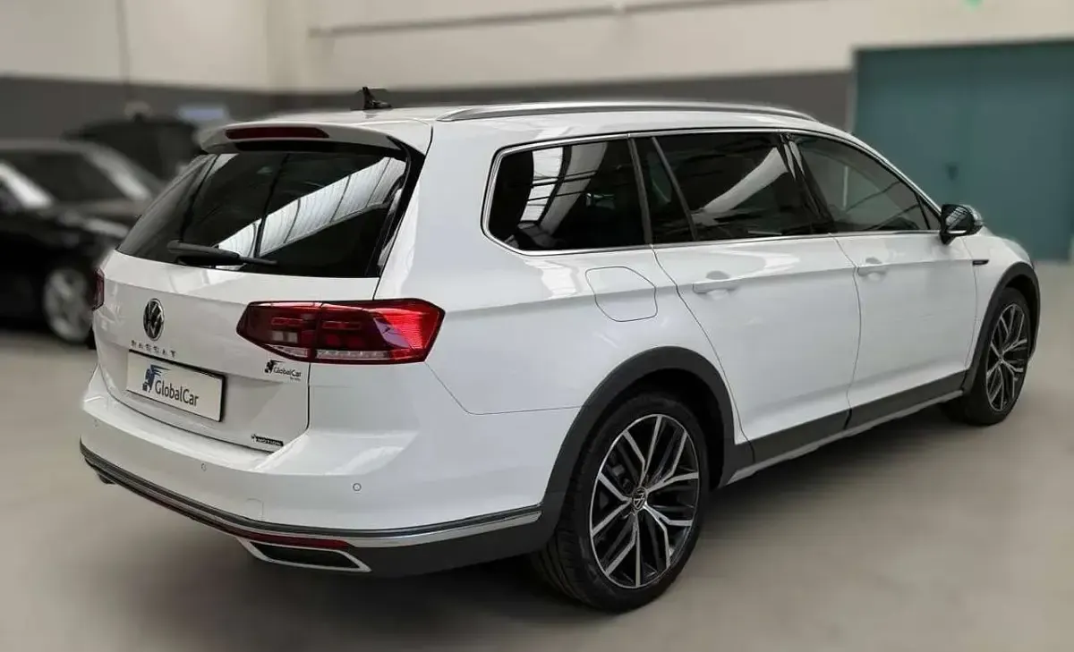 Usata VW Passat Alltrack 200 CV (147 kW) 2021 Bianco Station wagon