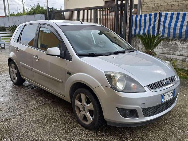 Usata Ford Fiesta Ghia 75 CV (55 kW) 2008 Utilitaria