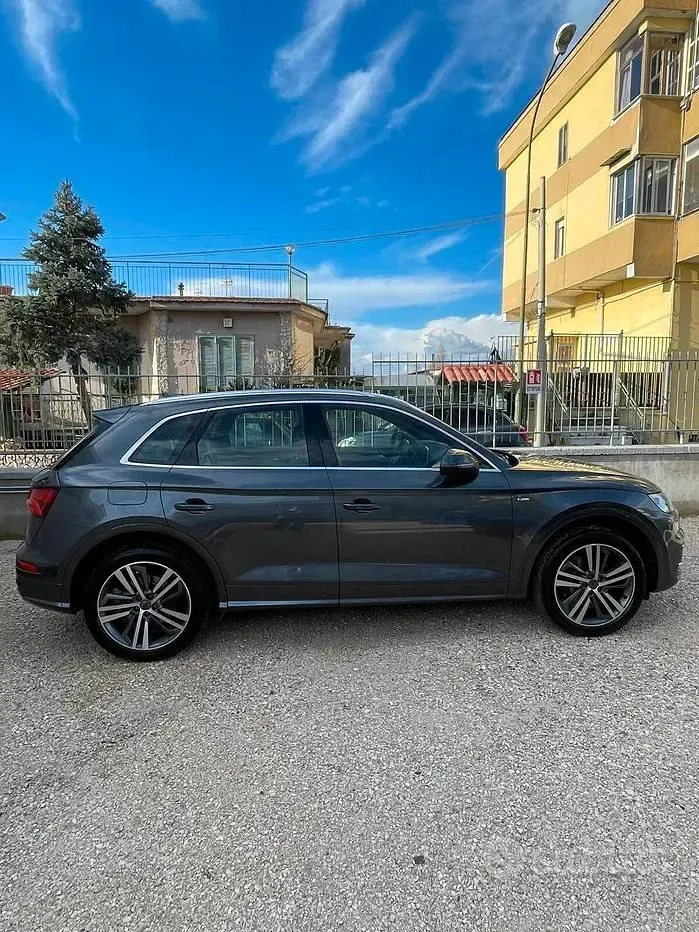 Usata Audi Q5 S-line plus 190 CV (139 kW) 2019 Grigio SUV