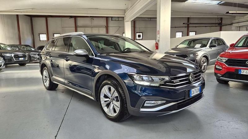 Usata VW Passat Alltrack 190 CV (139 kW) 2020 Blu/azzurro Station wagon