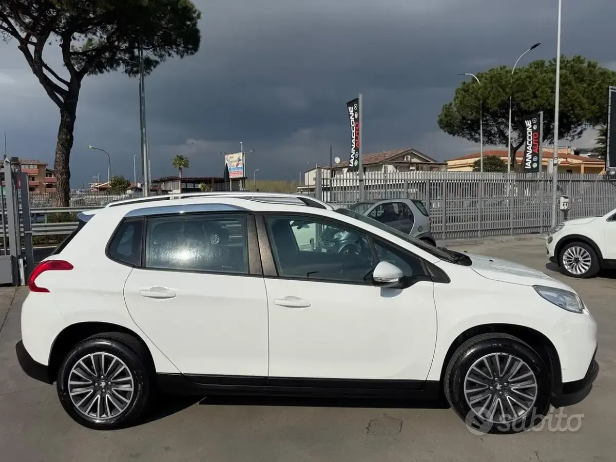 Usata Peugeot 2008 Allure 82 CV (60 kW) 2015 Bianco SUV
