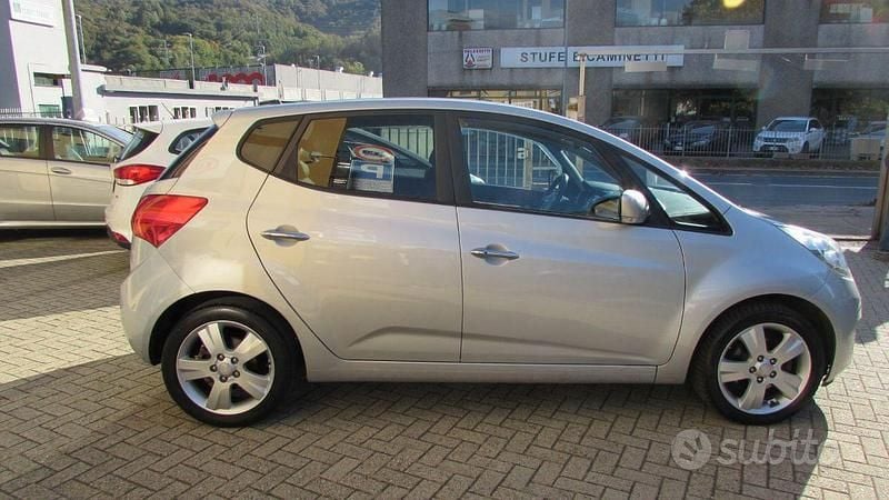 Usata Kia Venga 128 CV (94 kW) 2012 Argento Utilitaria