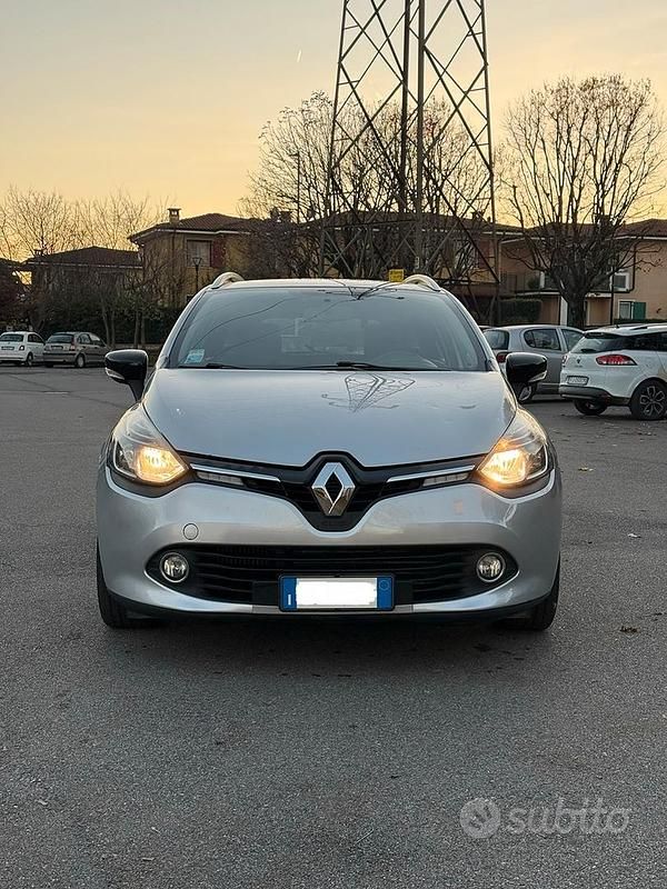 Grigio Usata 2015 Renault Clio GrandTour Station wagon | 6500 € (Buon prezzo) - Immagine 1/4
