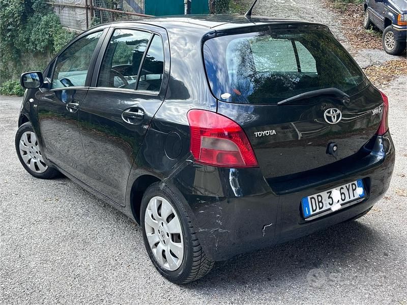 Usata Toyota Yaris 89 CV (65 kW) 2006 Nero Berlina