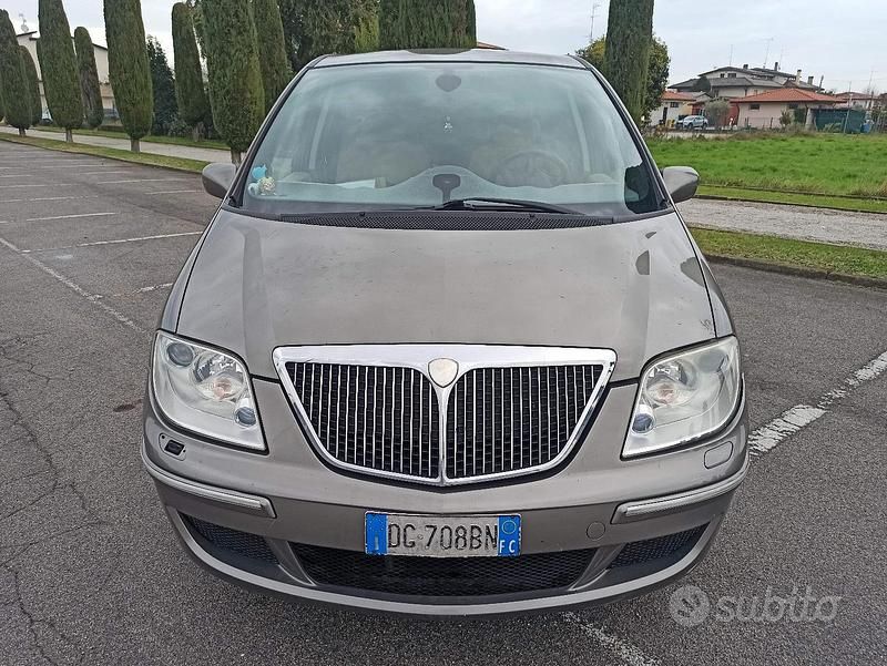 Usata Lancia Phedra 137 CV (100 kW) 2007 Grigio Monovolume