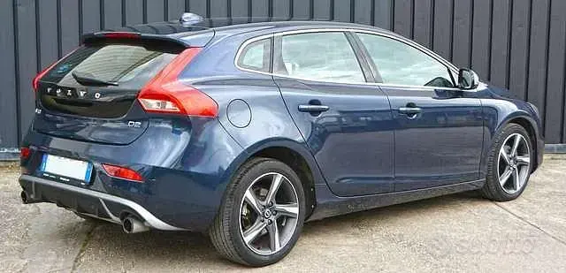 Usata Volvo V40 R-Design Momentum 115 CV (84 kW) 2015 Blu/azzurro Berlina