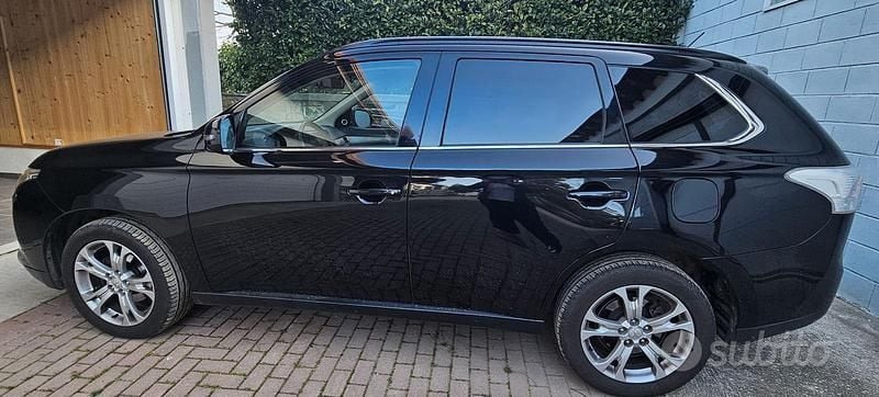 Usata Mitsubishi Outlander Instyle 150 CV (110 kW) 2014 Nero SUV