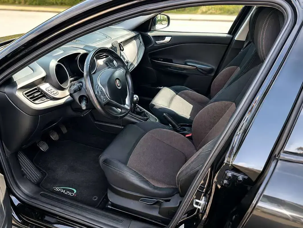 Usata Alfa Romeo Giulietta Distinctive 109 CV (80 kW) 2013 Nero Utilitaria