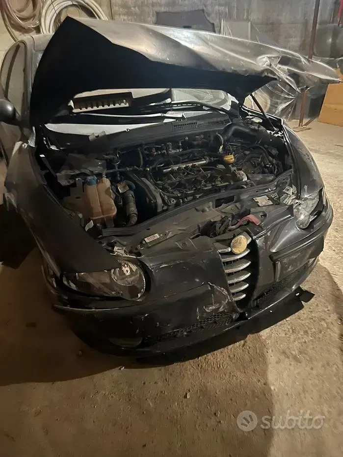 Usata Alfa Romeo 147 140 CV (102 kW) 2004 Blu Utilitaria