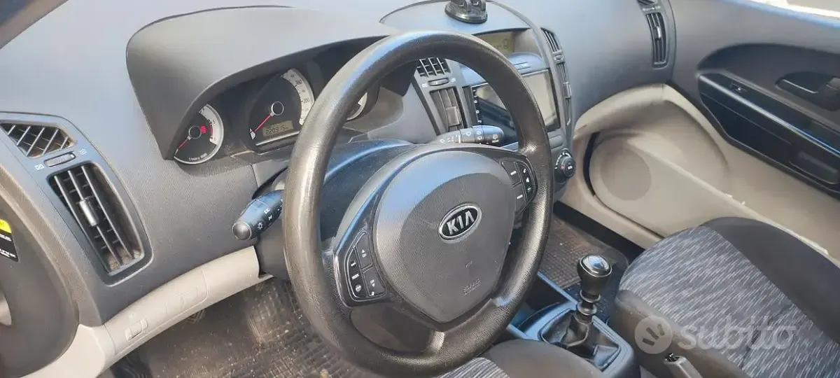 Usata Kia Ceed 90 CV (66 kW) 2007 Grigio Utilitaria