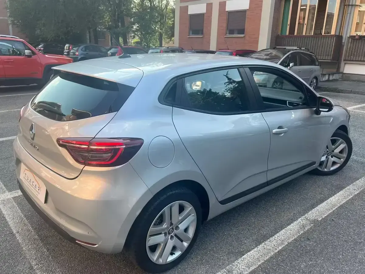 Usata Renault Clio V Zen 101 CV (74 kW) 2021 Grigio Berlina