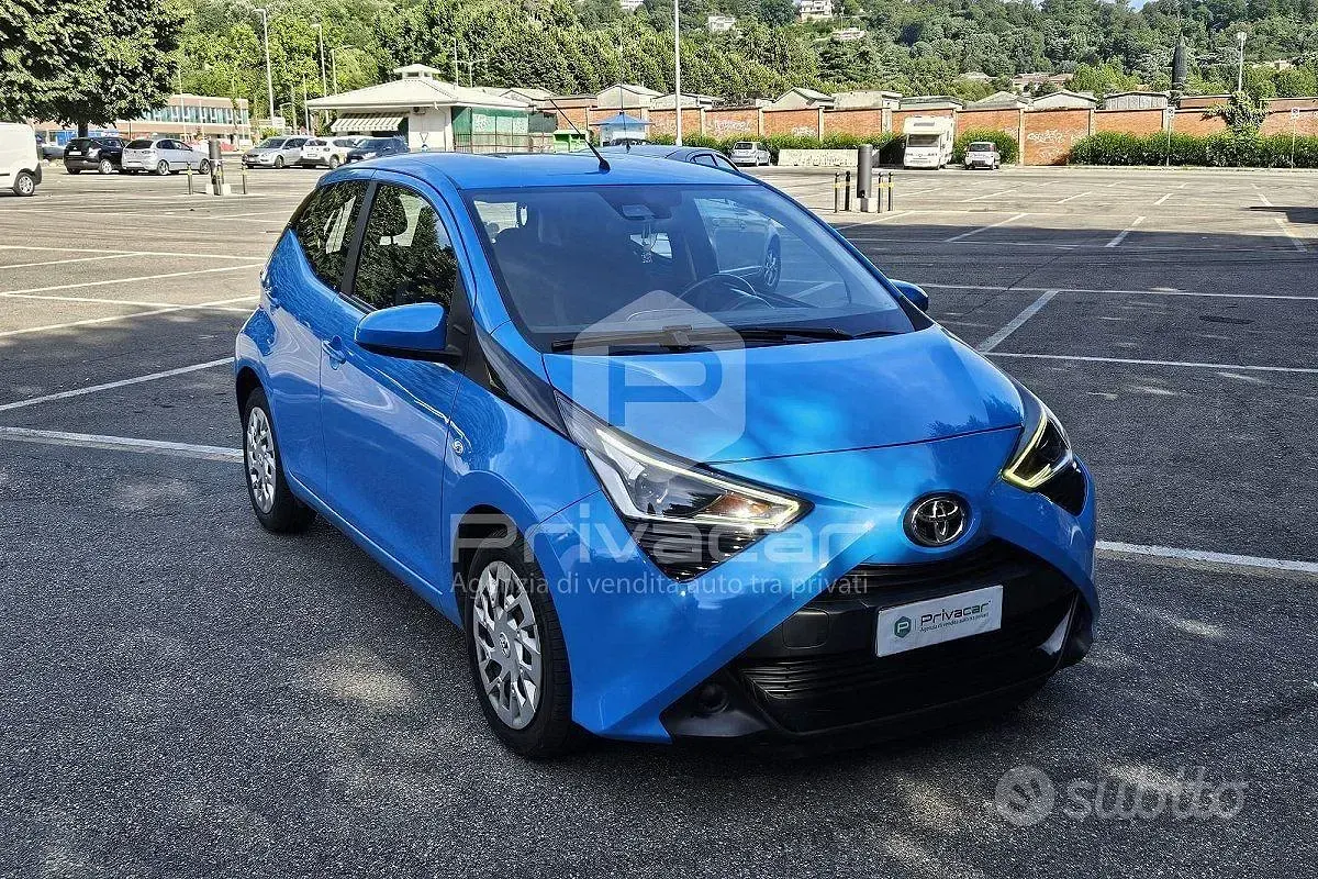 Usata Toyota Aygo Connect Style 72 CV (52 kW) 2019 Bluazzurro Utilitaria