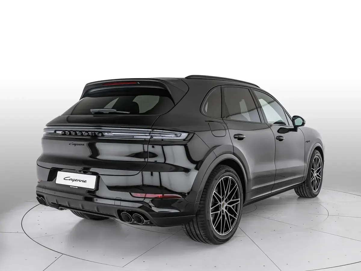 Nuova Porsche Cayenne Black Edition 2026 Nero cromite metallizzato SUV