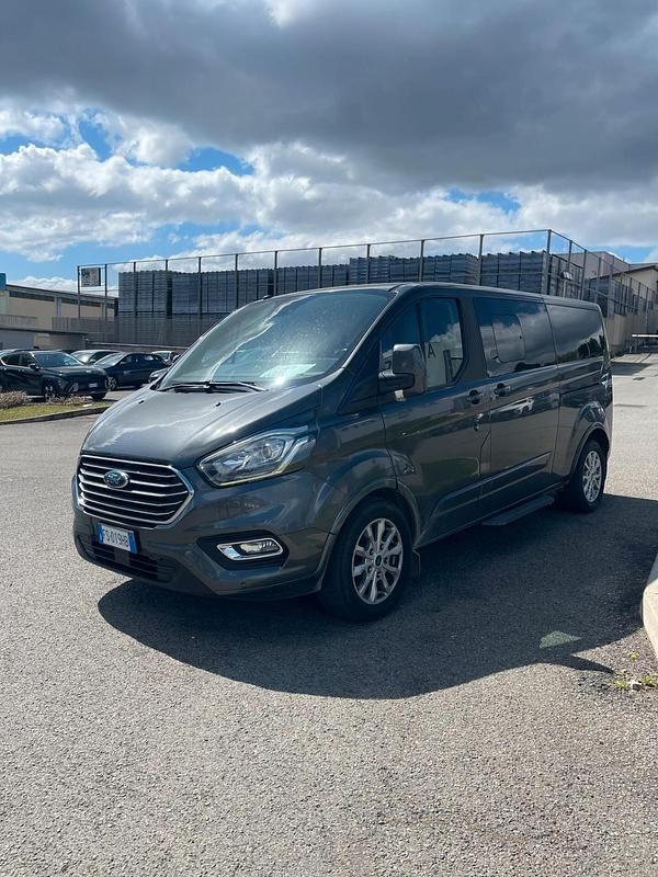 Usata Ford Tourneo Titanium 169 CV (124 kW) 2018 Grigio Monovolume