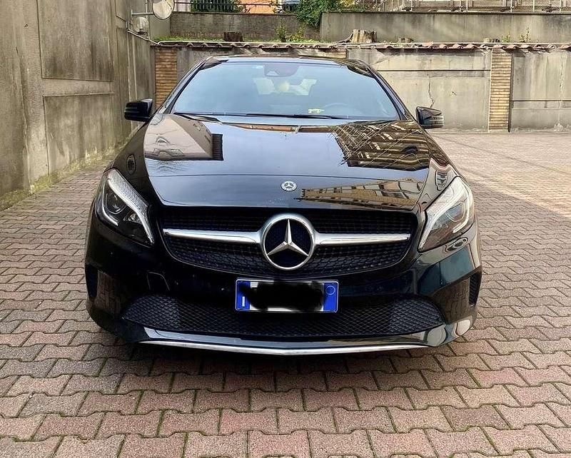 Usata Mercedes A180 109 CV (80 kW) 2017 Berlina